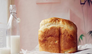 北海道吐司制作全攻略：从原料到手法，轻松做出云朵般柔软口感