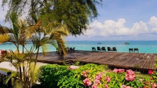 人间天堂旅行指南：发现马尔代夫、瑞士阿尔卑斯、巴厘岛、新西兰南岛等绝美目的地，轻松规划完美假期