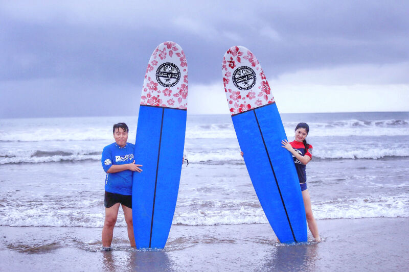 夏日冲浪店全攻略:从新手到高手的冲浪装备租赁、课程选择与安全技巧 夏日冲浪店全攻略:从新手到高手的冲浪装备租赁、课程选择与安全技巧