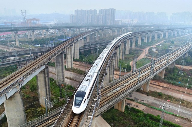 长沙南站:高铁枢纽的便捷出行与湖湘文化体验全攻略 长沙南站:高铁枢纽的便捷出行与湖湘文化体验全攻略