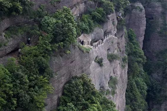 剑阁峥嵘而崔嵬:揭秘剑门关险峻地势与千年军事文化 剑阁峥嵘而崔嵬:揭秘剑门关险峻地势与千年军事文化