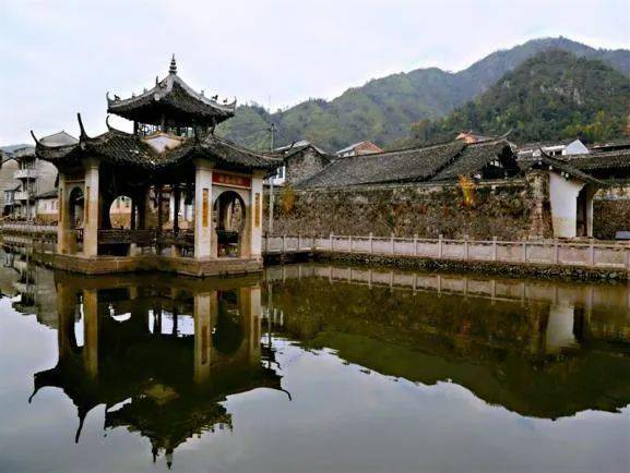 昆明西山区:山水画卷中的宜居生活与旅游攻略 昆明西山区:山水画卷中的宜居生活与旅游攻略