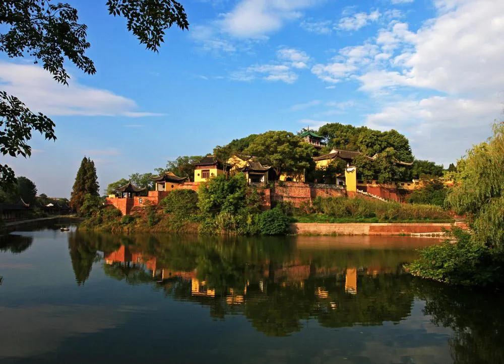 穷山恶水出刁民:重新审视环境与人性关系的深度解读 穷山恶水出刁民:重新审视环境与人性关系的深度解读