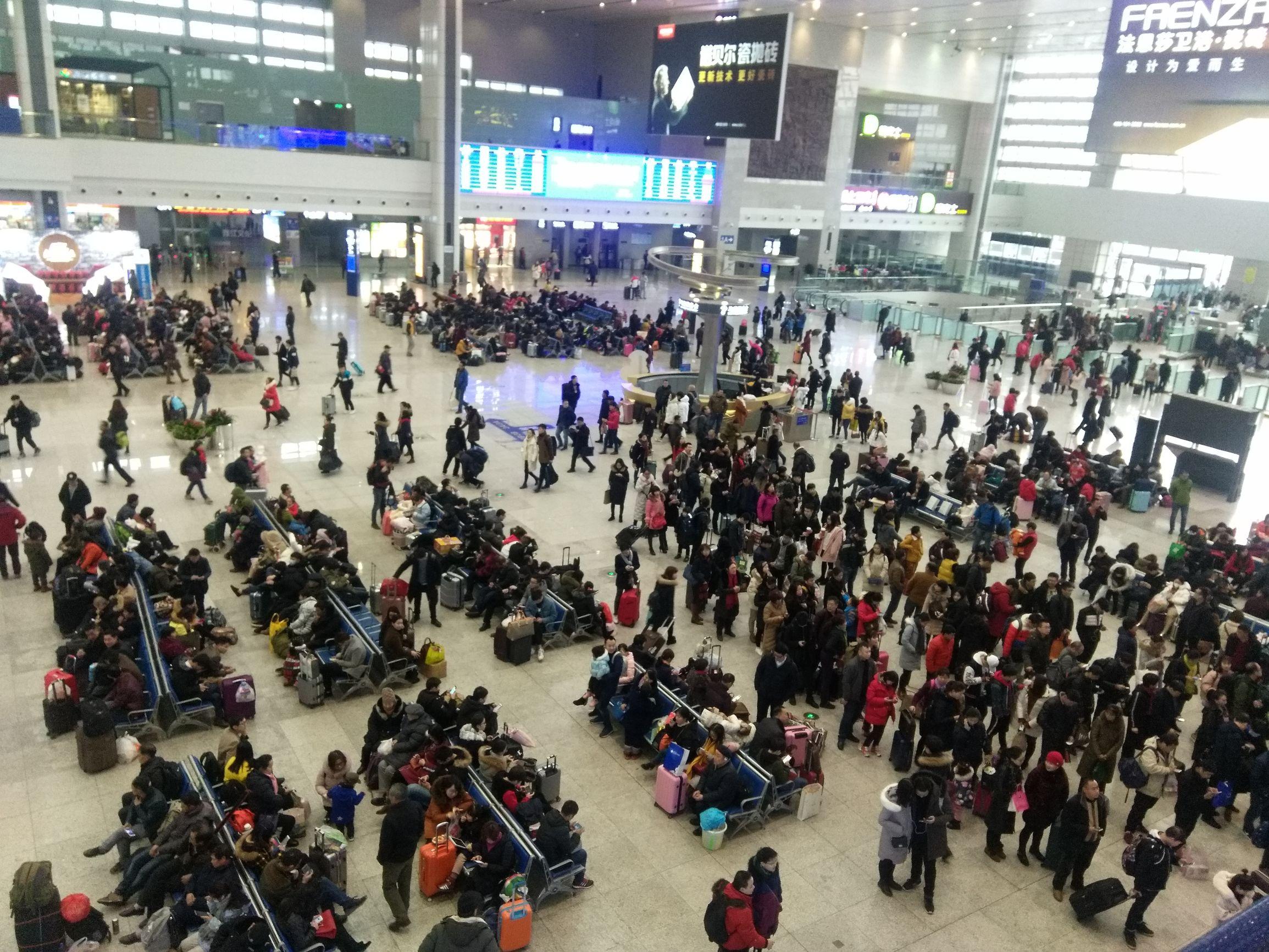 重庆北站北广场全攻略:轻松换乘、美食购物与便民服务,让出行更便捷快乐 重庆北站北广场全攻略:轻松换乘、美食购物与便民服务,让出行更便捷快乐