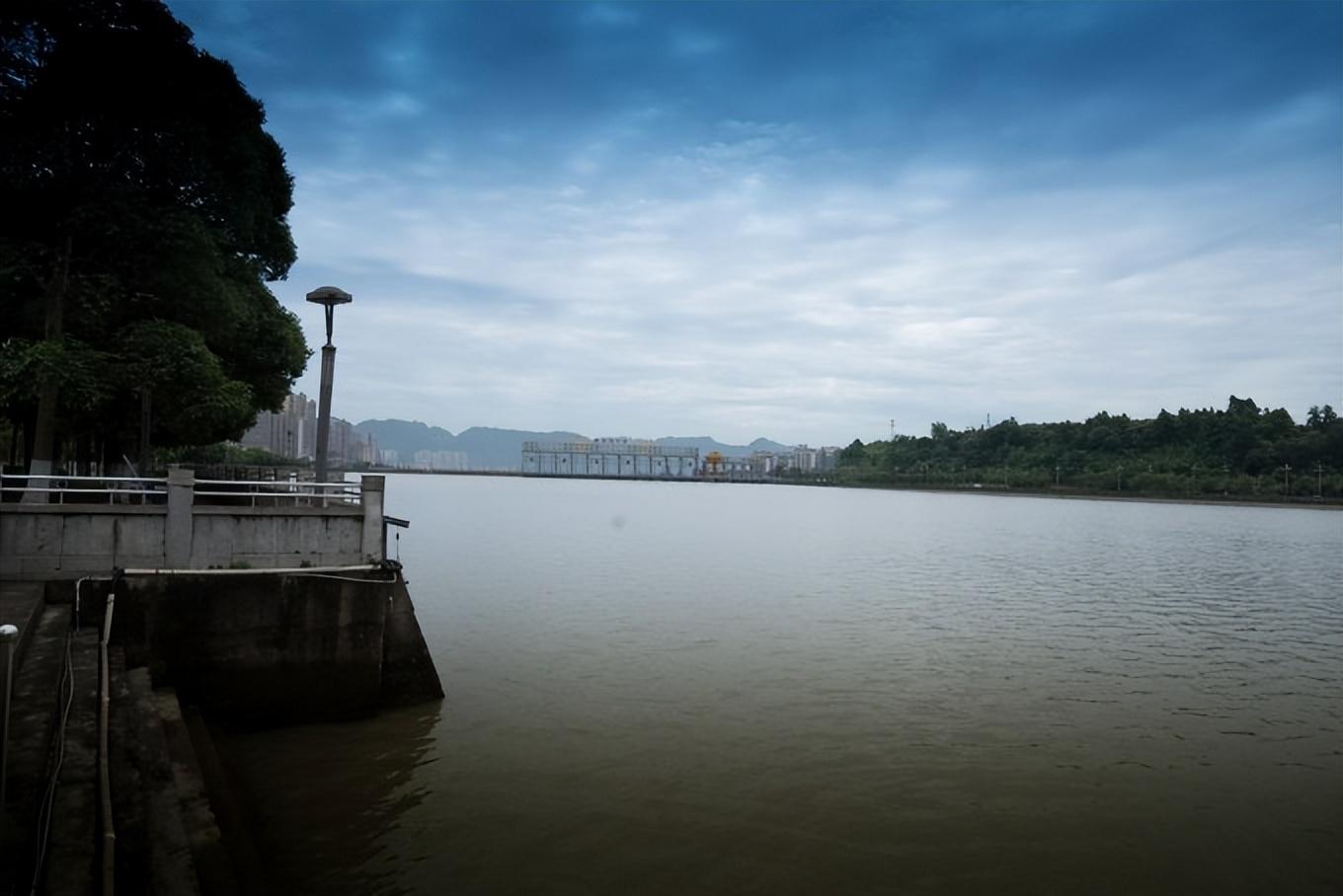 阿坝天气全攻略：掌握高原气候规律，轻松应对多变天气，享受无忧旅行