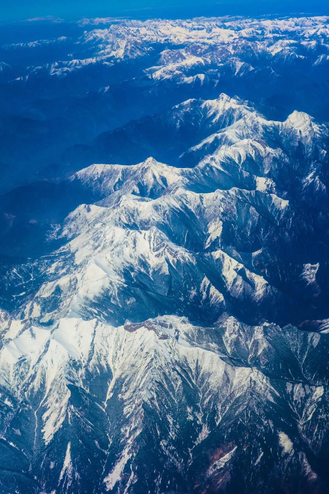 秦岭山脉:探索中国南北分界线的神秘魅力与生态宝藏 秦岭山脉:探索中国南北分界线的神秘魅力与生态宝藏