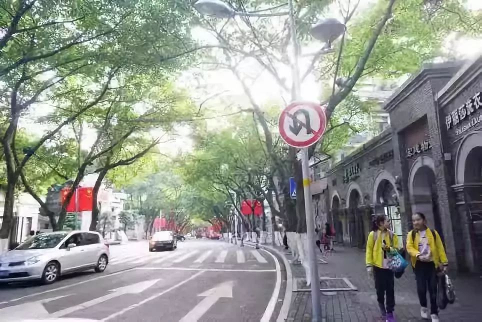 中山四路漫步指南:探寻百年历史建筑与地道美食的便捷之旅 中山四路漫步指南:探寻百年历史建筑与地道美食的便捷之旅