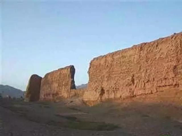 塔里木盆地:揭秘中国最大内陆盆地的地质演化与油气资源开发 塔里木盆地:揭秘中国最大内陆盆地的地质演化与油气资源开发