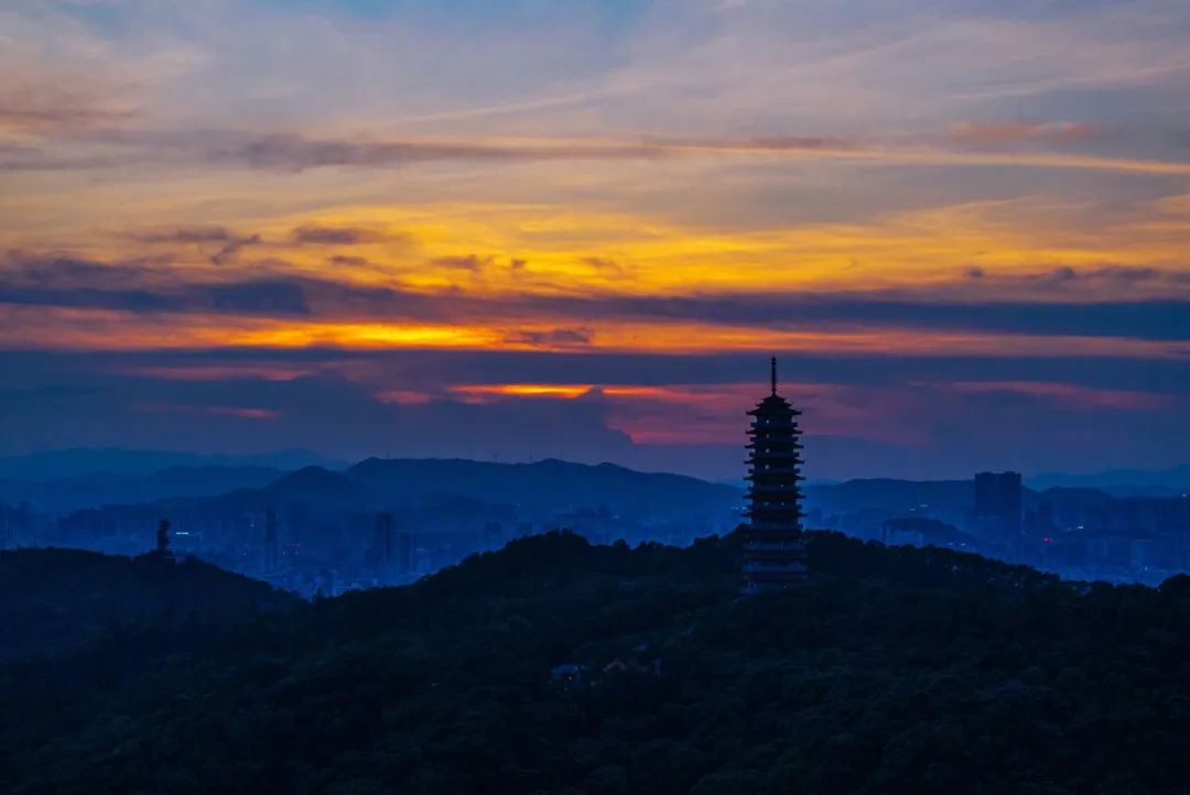 黄鹤楼图片拍摄全攻略:从最佳角度到高清壁纸下载,轻松拍出绝美照片 黄鹤楼图片拍摄全攻略:从最佳角度到高清壁纸下载,轻松拍出绝美照片