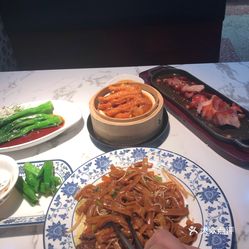 九龙冰室:正宗港式茶餐厅体验,带你穿越香港怀旧美食之旅 九龙冰室:正宗港式茶餐厅体验,带你穿越香港怀旧美食之旅